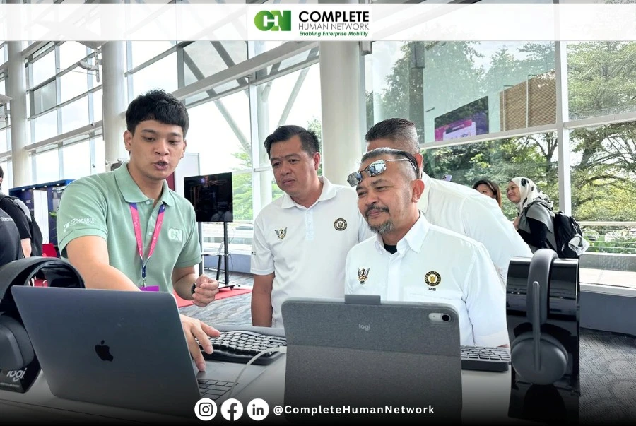 CHN employee explaining what is device as a service during an event