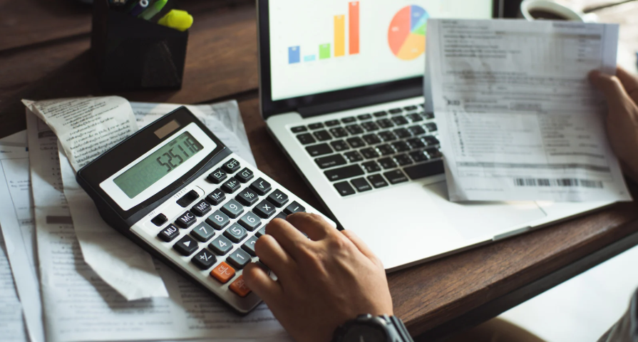 A pair of hand using calculator to calculate
