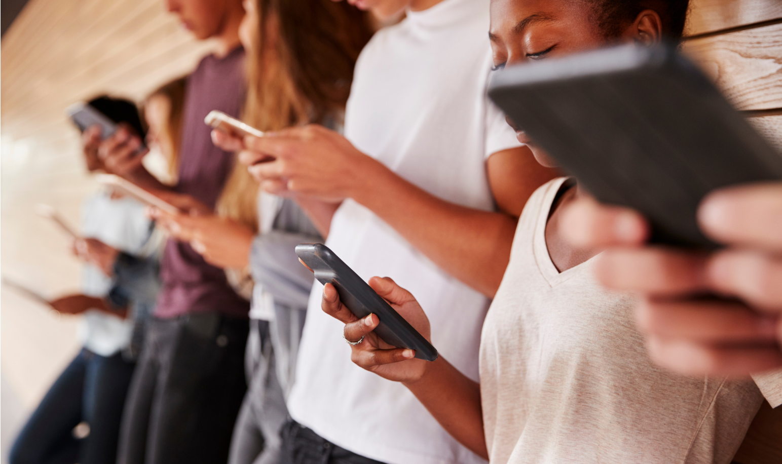 fintech employee using device configured by DaaS