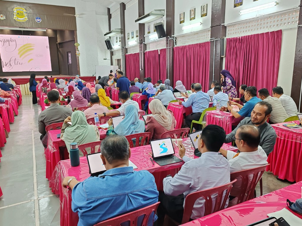 School teachers using jamf school enrolled ipads