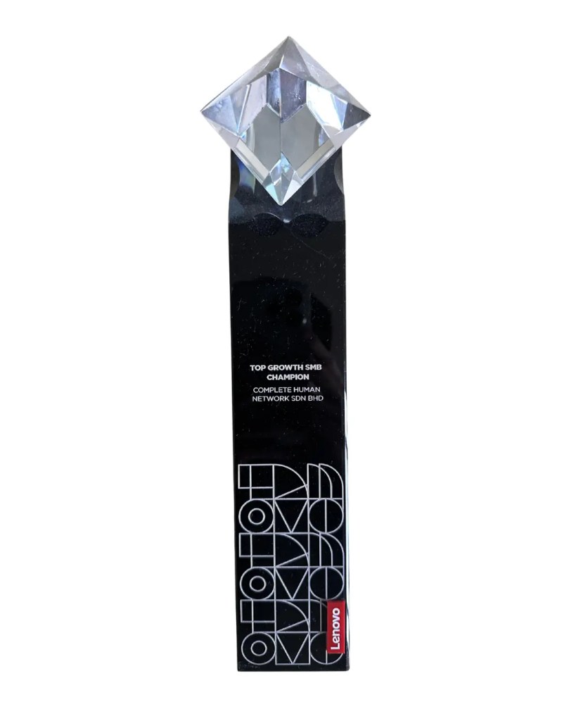 Lenovo Top Growth SMB Champion​ trophy to complete human network